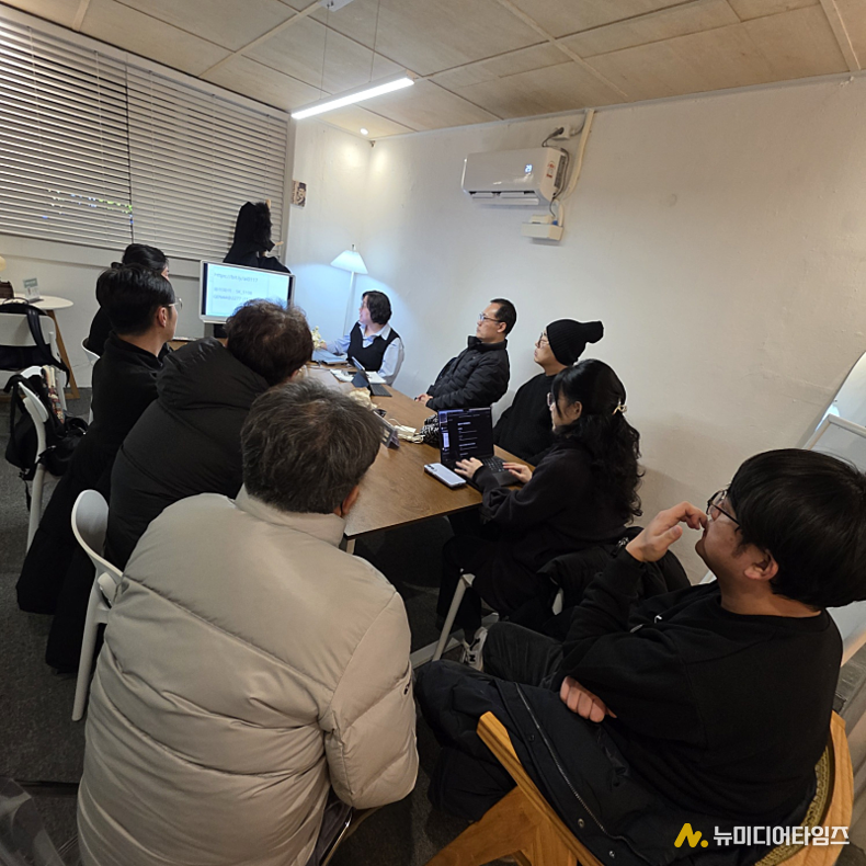 실제 AI 실무 네트워킹 현장 · 사진: 한국AI작가협회 제공 / 뉴미디어타임즈